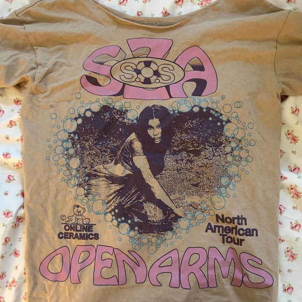 sza SOS tour off the shoulder tee
